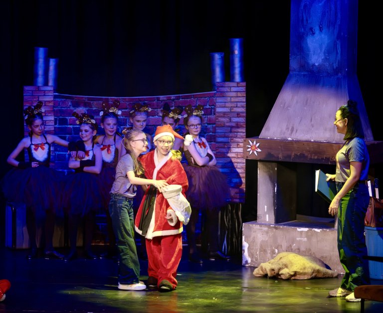 Musical Kids der Musicalschule Ahrensburg und Elisabeth Hübert in "Als der Nikolaus kam..."