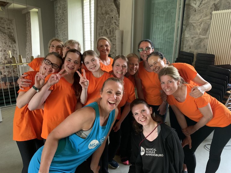 In Our Service - Musicalschule Ahrensburg behind the Scenes beim Videodreh
