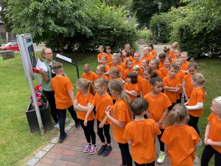 In Our Service - Musicalschule Ahrensburg behind the Scenes beim Videodreh