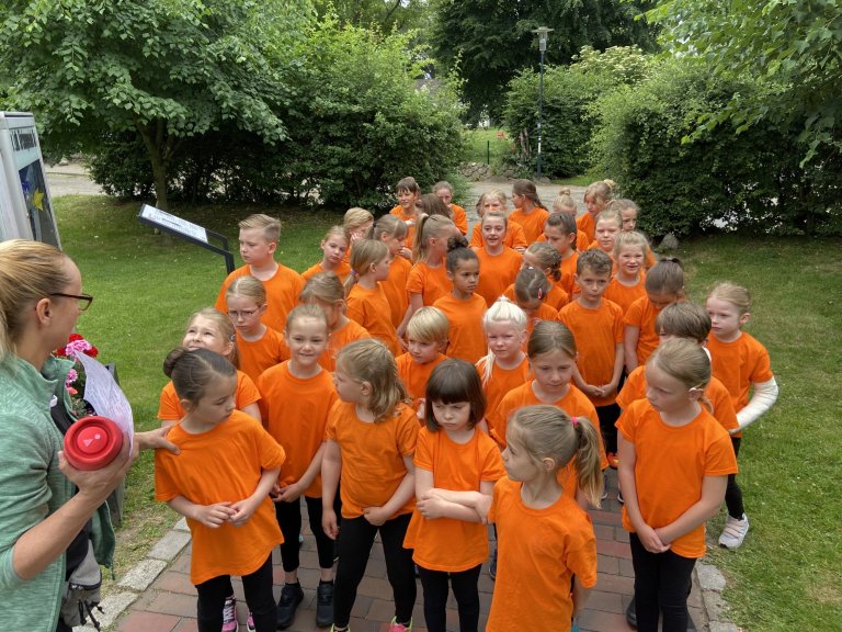 In Our Service - Musicalschule Ahrensburg behind the Scenes beim Videodreh