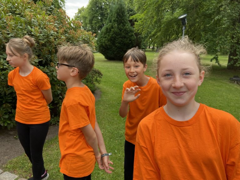 In Our Service - Musicalschule Ahrensburg behind the Scenes beim Videodreh