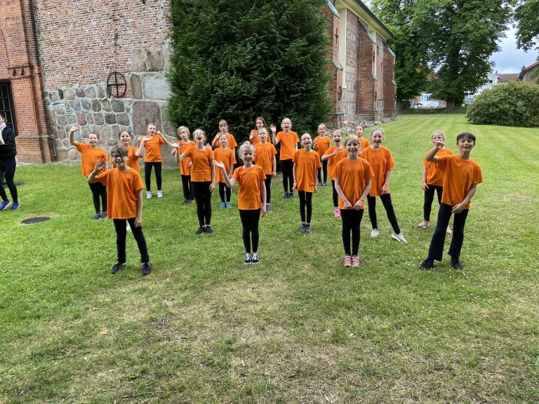 In Our Service - Musicalschule Ahrensburg behind the Scenes beim Videodreh